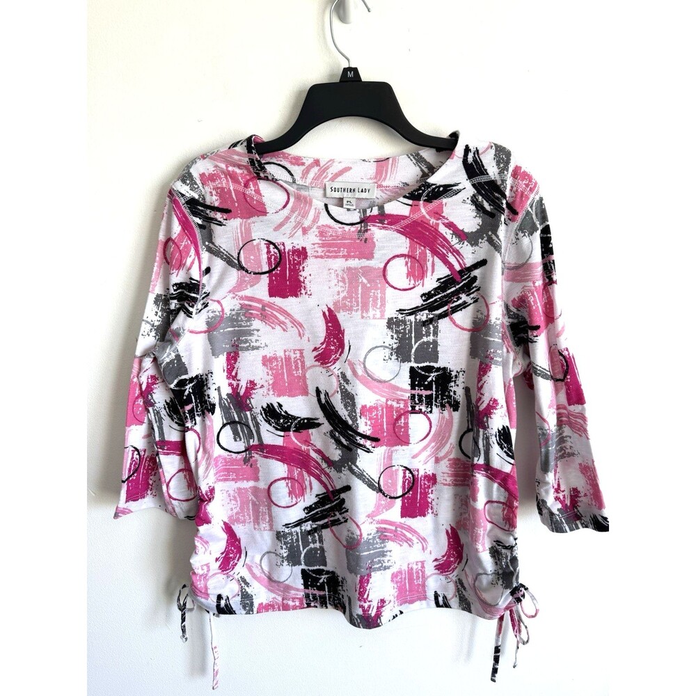 Southern Lady Pink Black White Print Top Sz Medium Petite Ruched Sides